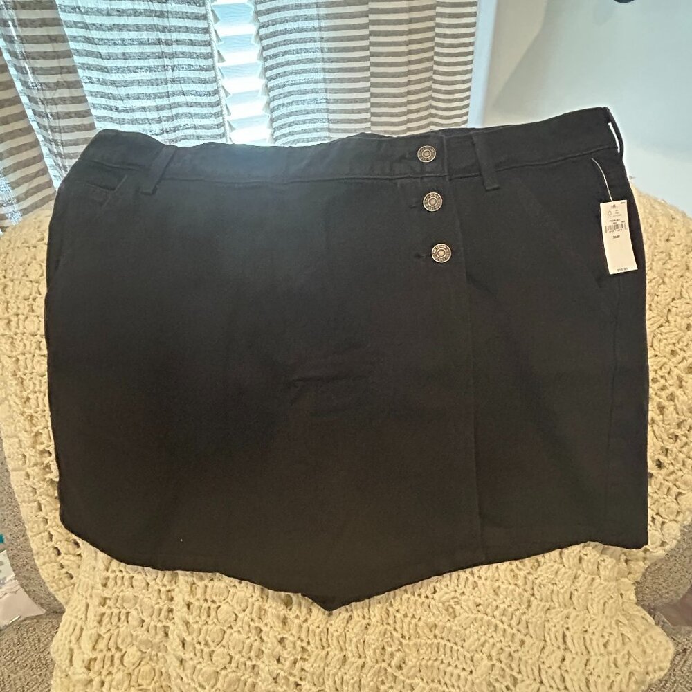 NWT - **PLUS SIZE** GAP Skort - Denim (black)